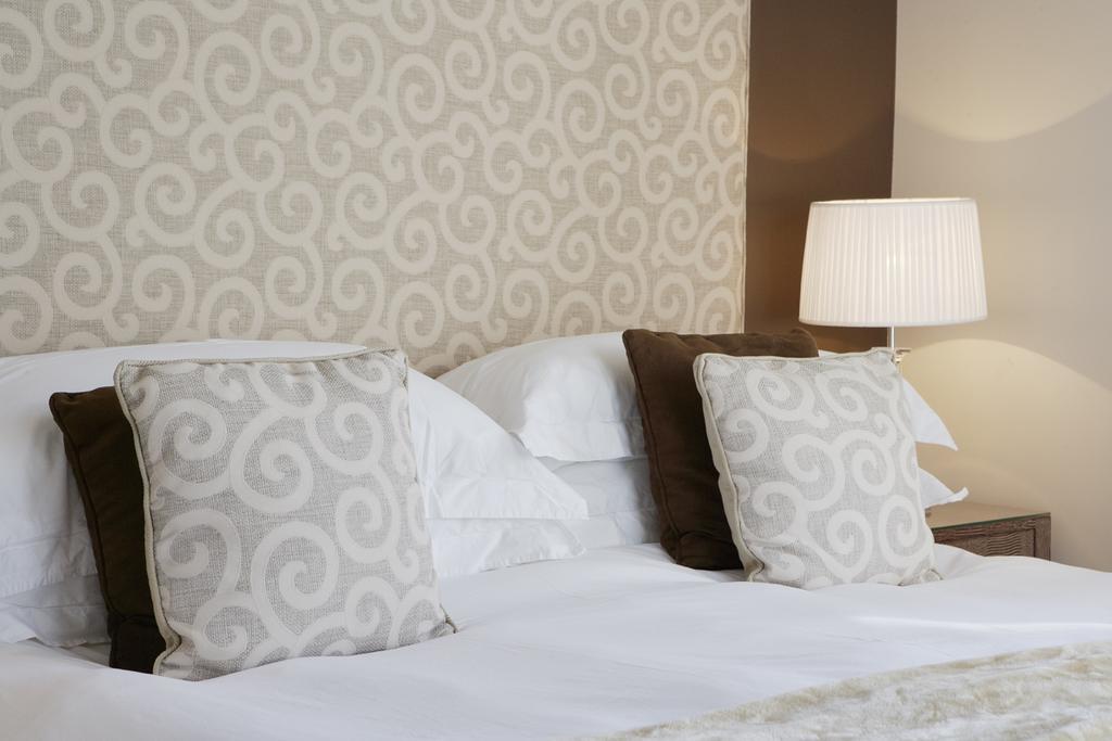 Marine Square Luxury Suites 허머너스 외부 사진