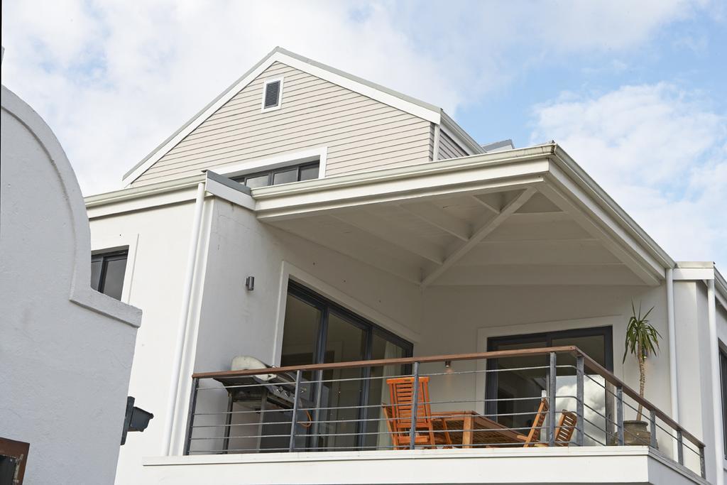 Marine Square Luxury Suites 허머너스 외부 사진