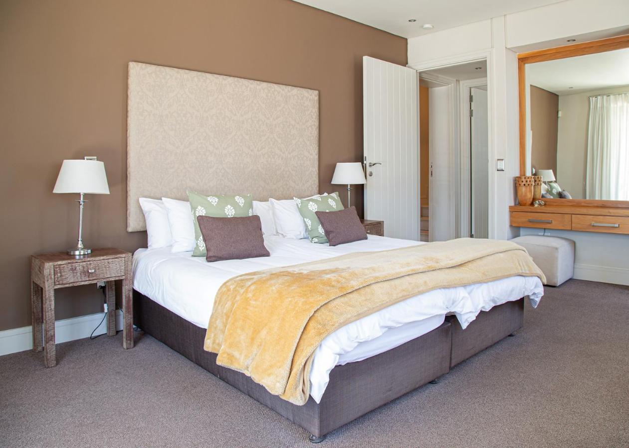 Marine Square Luxury Suites 허머너스 외부 사진