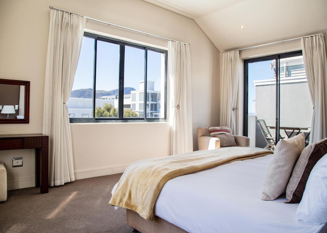 Marine Square Luxury Suites 허머너스 외부 사진