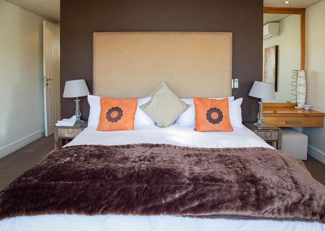Marine Square Luxury Suites 허머너스 외부 사진