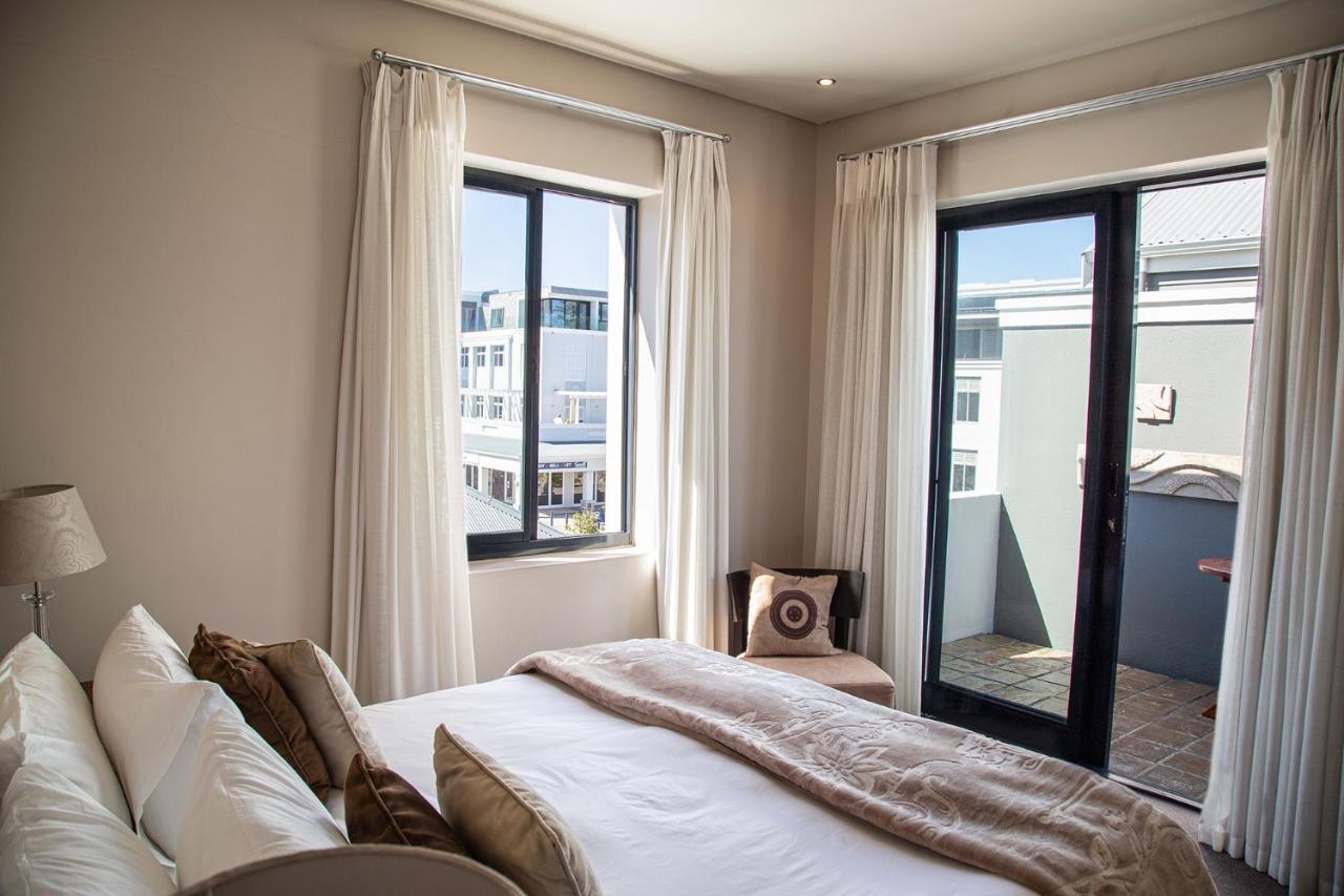 Marine Square Luxury Suites 허머너스 외부 사진