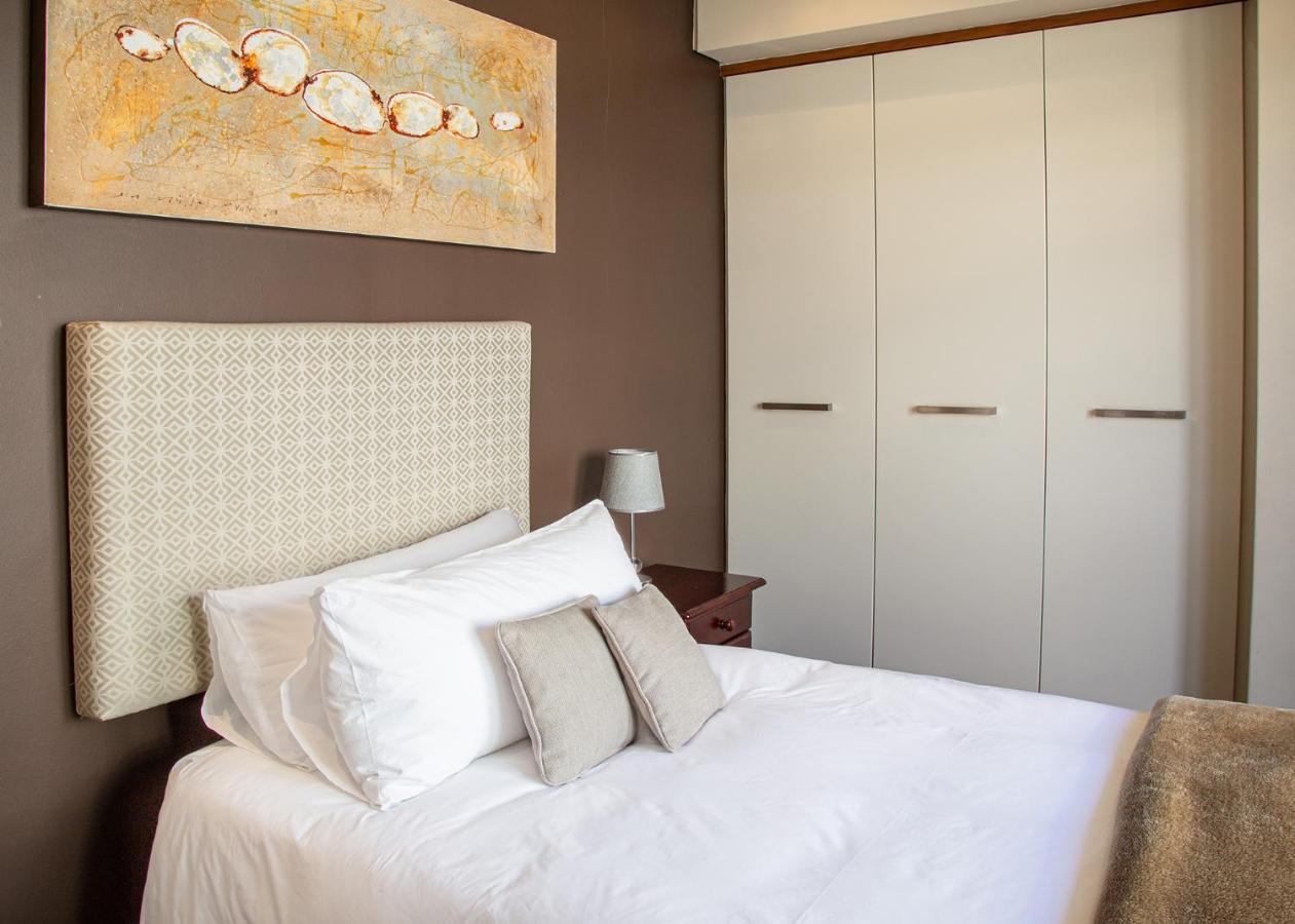 Marine Square Luxury Suites 허머너스 외부 사진
