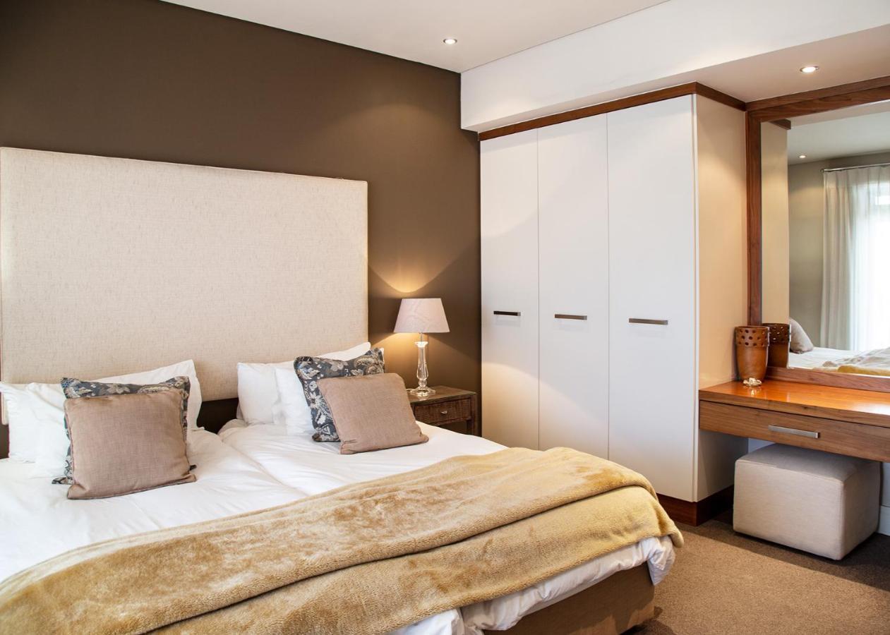Marine Square Luxury Suites 허머너스 외부 사진