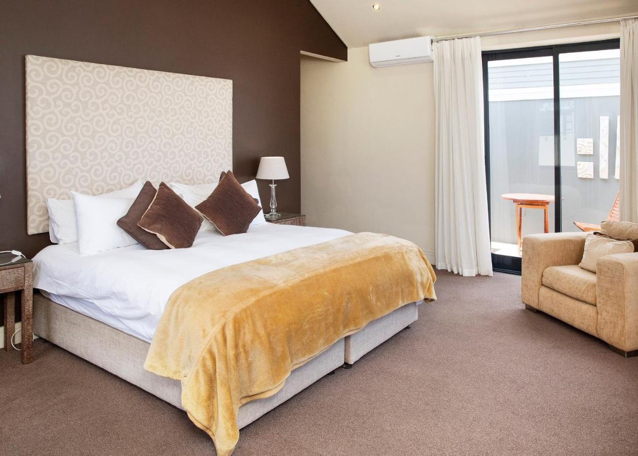 Marine Square Luxury Suites 허머너스 외부 사진