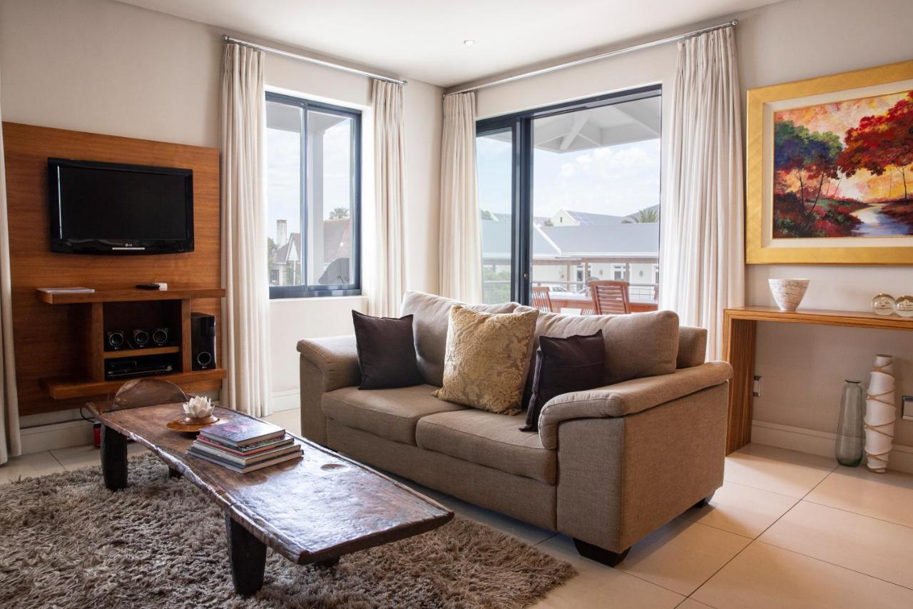 Marine Square Luxury Suites 허머너스 외부 사진
